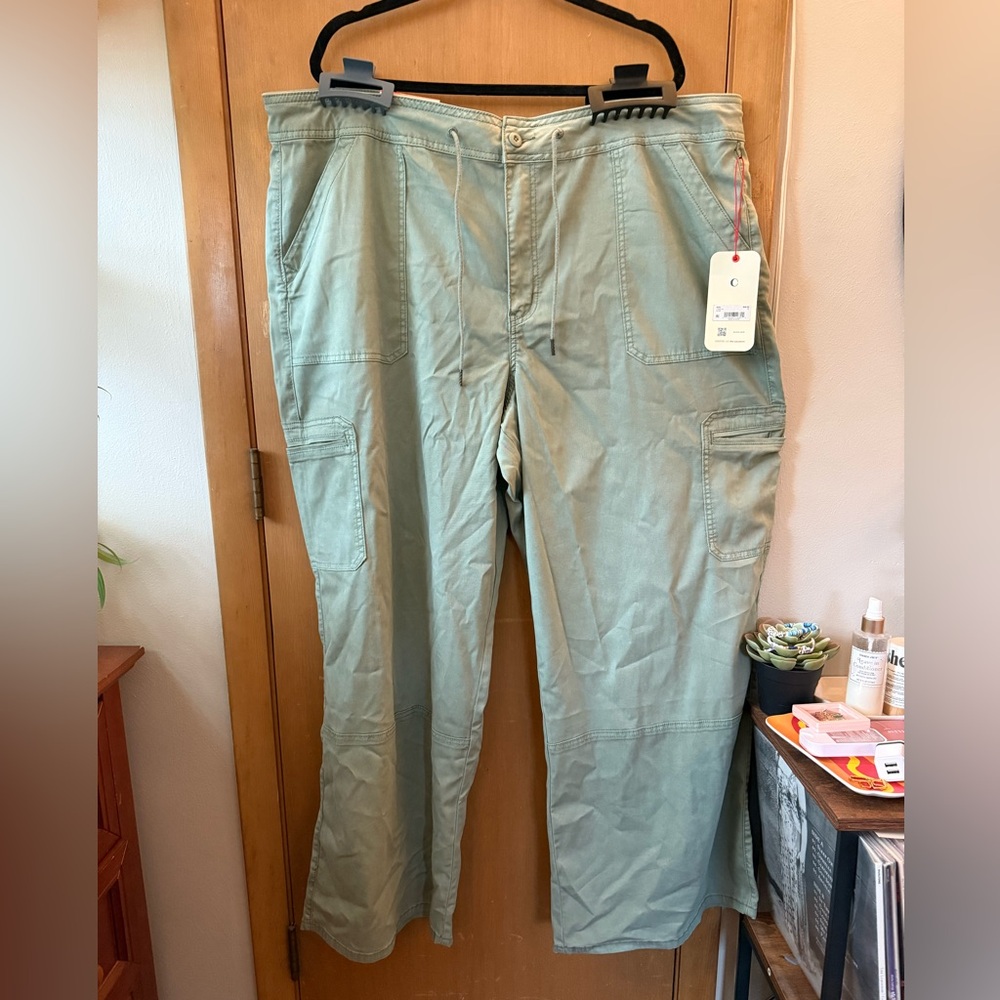 Arula Women’s Green Cargo Pants